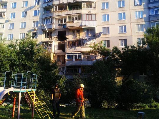 Російські фашисти вдарили ракетами по Миколаївській та Харківській областях: є постраждалий, у містах руйнування