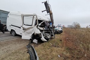 На трассе Одесса – Рени легковушка столкнулась с микроавтобусом: есть погибшая и двое пострадавших