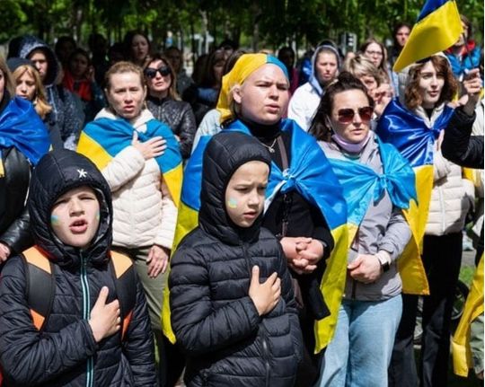 У одного — симптоми норовірусу: у Польщі в центрі для біженців масово отруїлися українці
