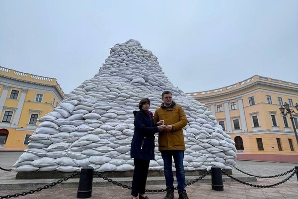Глава МИД Франции пряталась от обстрелов в бомбоубежище под Оперным театром в Одессе