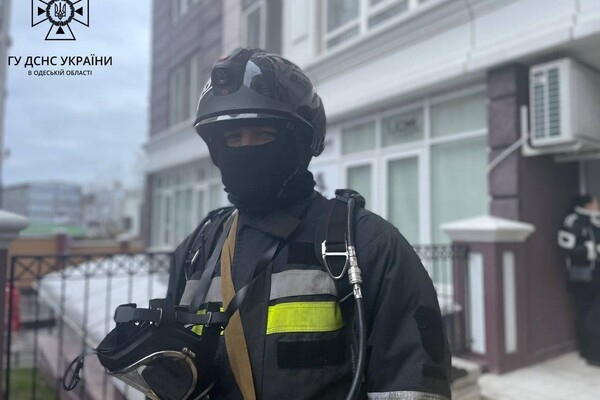 Из-за пожара в квартире 24-этажки в Аркадии погибла женщина 