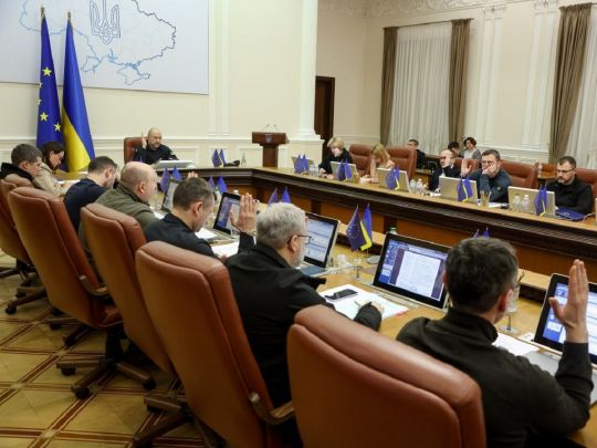 За кордон — ні ногою: уряд схвалив заборону виїзду чиновників за межі України під час війни