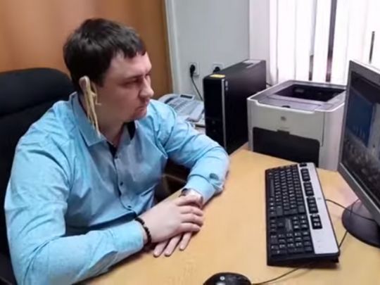 Слухав послання путіна з&nbsp;локшиною на&nbsp;вухах: російський депутат поплатився за&nbsp;&laquo;неповагу&raquo; до&nbsp;господаря кремля (відео)