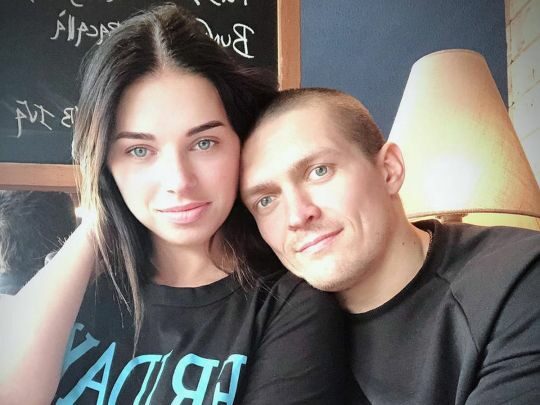 &laquo;Вкрали бойлер&raquo;: дружина Усика про те, чим поживилися рашисти в&nbsp;їхньому будинку під Києвом, і&nbsp;хто там живе зараз