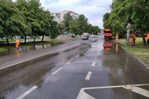 Непогода: в Одессе заливает и гремит, а в области заметили смерч