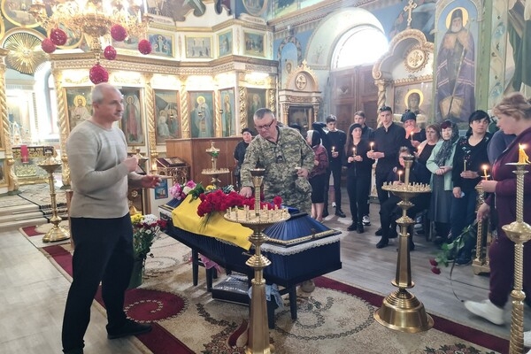 Защищал Украину под Бахмутом: в Одесской области простились с Героем-пограничником