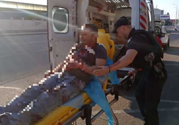 В Одессе парень прямо на улице пытался покончить с собой