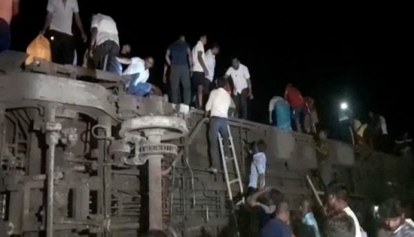 Жахлива катастрофа на&nbsp;залізниці в&nbsp;Індії: понад 200 загиблих та&nbsp;майже тисяча постраждалих