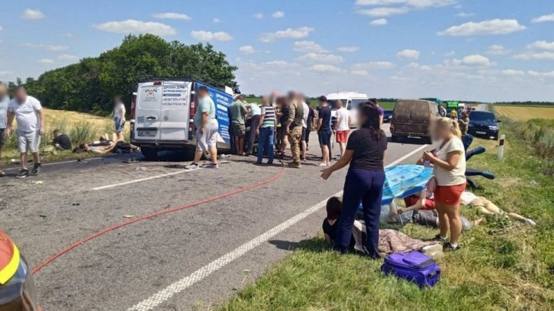 Автокатастрофа за участю рейсового автобуса на Кіровоградщині: багато постраждалих (фото)