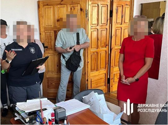 Називала окупантів «нашими», а «Крим — російським»: судді на Черкащині вручили підозру