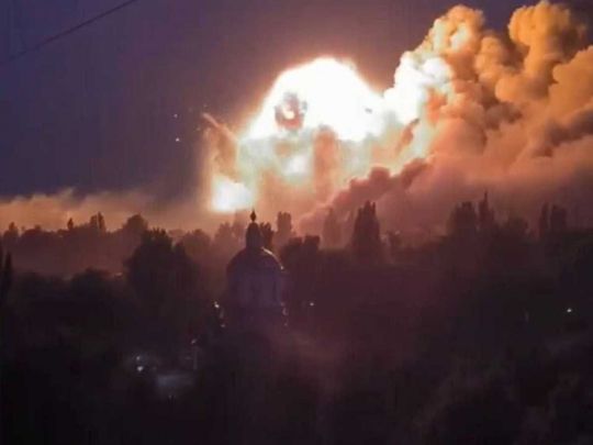Знищення російського складу біля Макіївки: у соцмережах показали епічне відео «прильоту» та вибуху