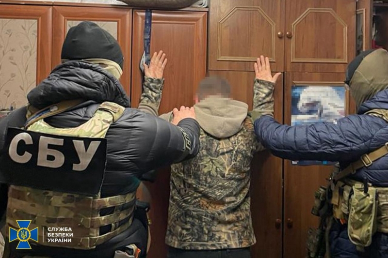 Мати та донька шпигували за ЗСУ і коригували вогонь ворога: на Сумщині затримали російських інформаторів (фото)