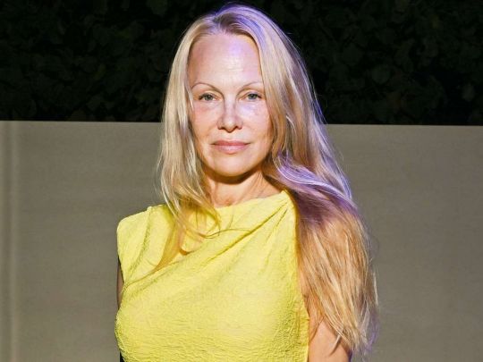 Памела Андерсон позувала без макіяжу у Парижі