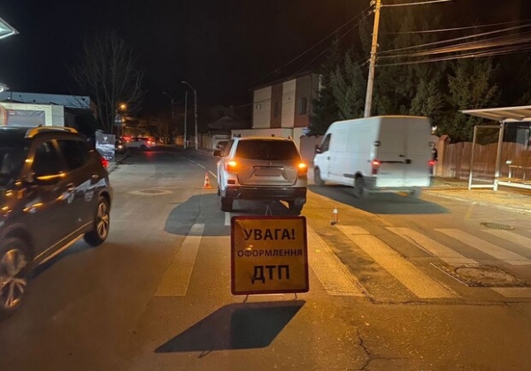В Одессе водитель наехал на мать с двумя маленькими детьми прямо на "зебре"
