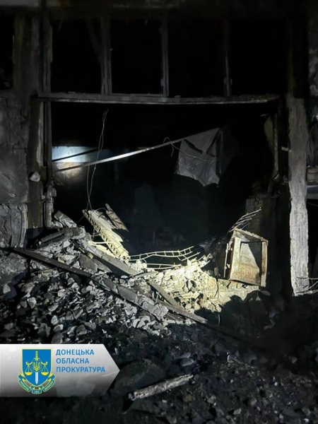 Двоє загиблих, вісім поранених: у мережі показали наслідки нічного обстрілу лікарні та шахти у Селидовому (фото, відео)