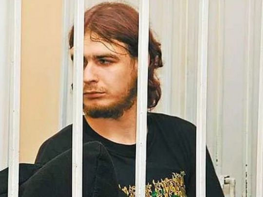 Вбивав і їв підлітків: путін помилував російського сатаніста, який взяв участь у війні проти України