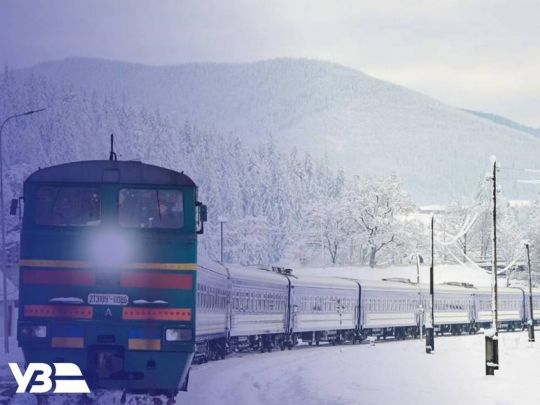 Затримка у дорозі — майже година: «Укрзалізниця» повідомила, які потяги зараз спізнюються через негоду