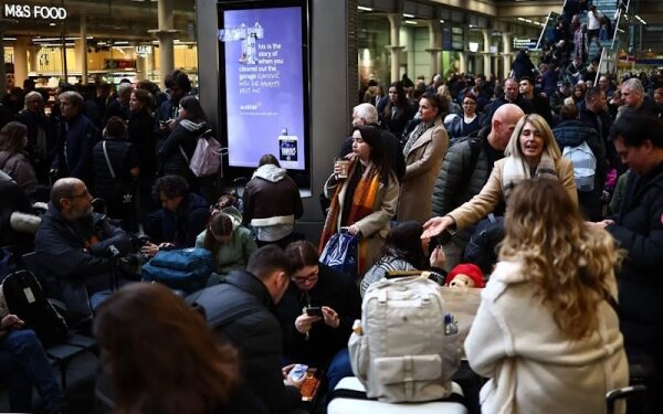 Затопленные туннели в Великобритании вынудили Eurostar отменить все лондонские поезда в субботу Затопленные туннели в Великобритании вынудили Eurostar отменить все лондонские поезда в субботу