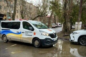 Атака "шахедами" по Одессе повредила 15 домов: где развернули оперативные штабы для помощи (обновлено) Атака "шахедами" по Одессе повредила 15 домов: где развернули оперативные штабы для помощи (обновлено)