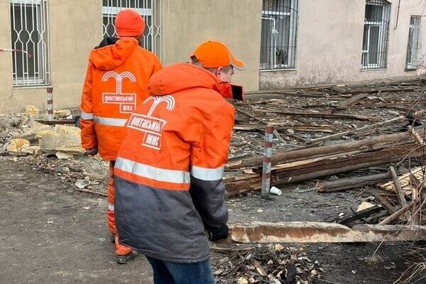 Атака "шахедами" по Одессе повредила 15 домов: где развернули оперативные штабы для помощи (обновлено) Атака "шахедами" по Одессе повредила 15 домов: где развернули оперативные штабы для помощи (обновлено)