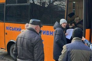 Атака "шахедами" по Одессе повредила 15 домов: где развернули оперативные штабы для помощи (обновлено) Атака "шахедами" по Одессе повредила 15 домов: где развернули оперативные штабы для помощи (обновлено)