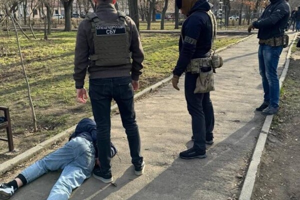 В Одессе разоблачили преступную группировку, которая сбывала оружие и боеприпасы с фронта