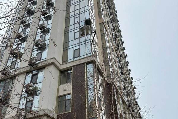 Атака Одессы: обломки ракеты повредили недострой, пострадали несколько высоток