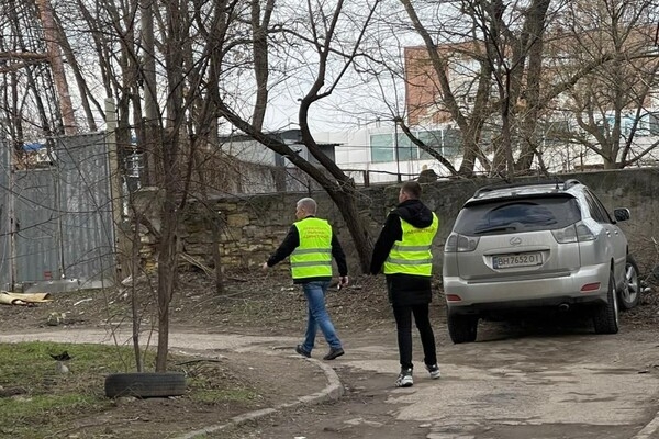 Из-за ночной атаки в Одессе пострадали пять домов: подробности (фото)