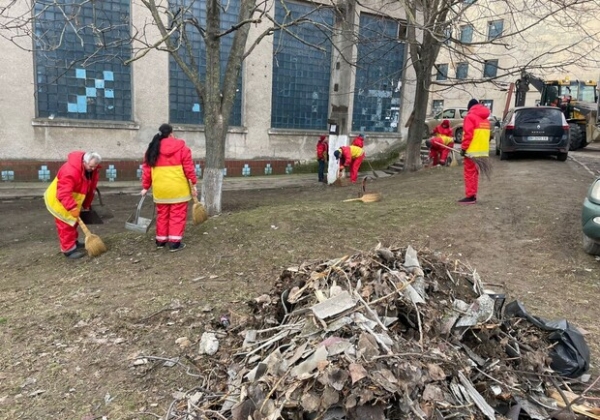 Из-за ночной атаки в Одессе пострадали пять домов: подробности (фото)
