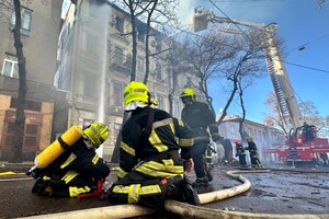 На Канатной в Одессе вспыхнул пожар в доме: погиб спасатель