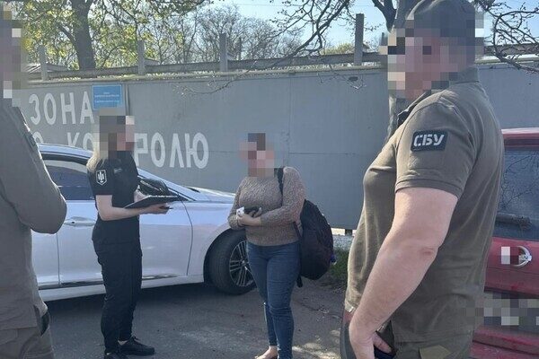 Начальника таможенного поста Одесской таможни и его сообщницу поймали на взятке Начальника таможенного поста Одесской таможни и его сообщницу поймали на взятке