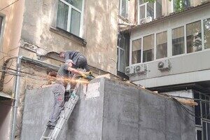 Нахалстрой на Екатерининской на 200-летнем памятнике архитектуры снесли 