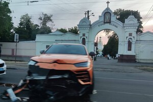 В Одессе произошло ДТП с участием кроссовера Lamborghini Urus стоимостью около 300 тысяч долларов