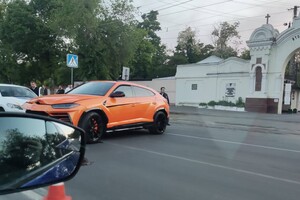 В Одессе произошло ДТП с участием кроссовера Lamborghini Urus стоимостью около 300 тысяч долларов