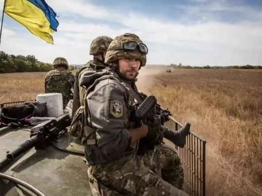 «Настав час послабити наручники, які ми надягли на Зеленського»: в США пояснили, чому програш України у війні обійдеться Заходу дорожче, ніж її перемога