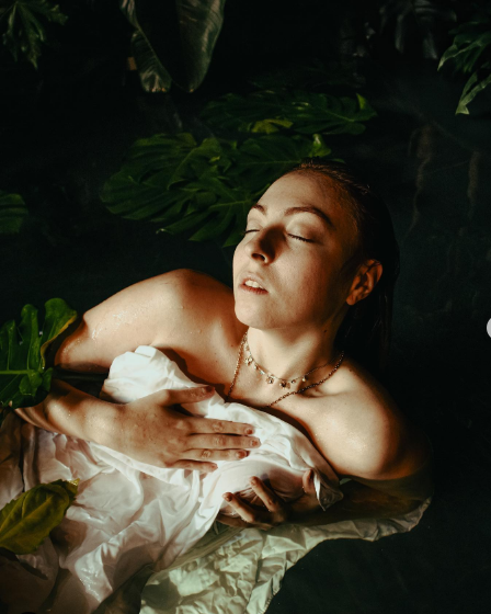Маша Полякова влаштувала «голу» фотосесію: як відреагували мережа та зіркова мама (фото)
