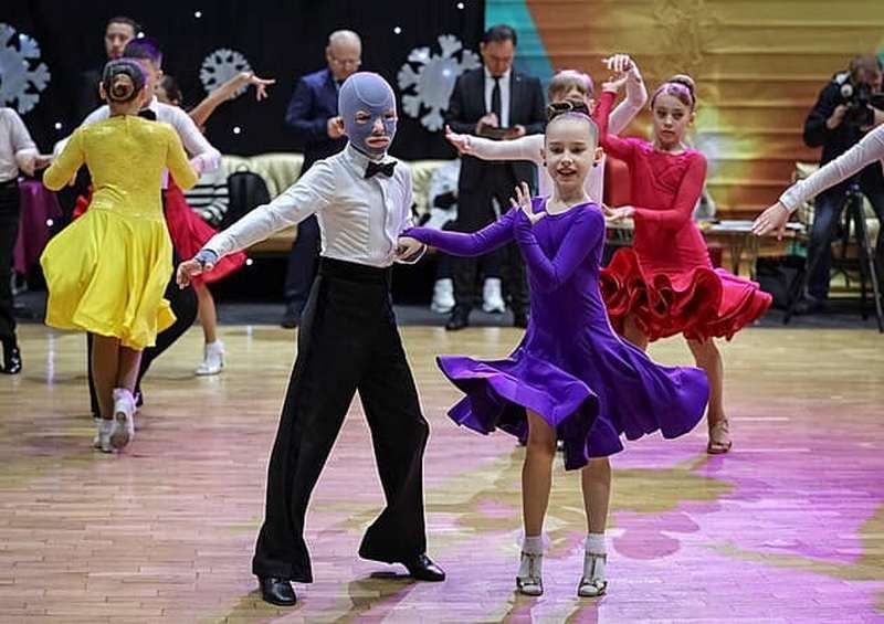 Опіки були до кісток, уламки застрягли в черепі: про хлопчика, який дивом вижив під час ракетного удару рф по Вінниці, знімають в Англії фільм