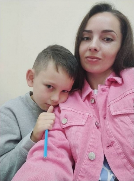 Опіки були до кісток, уламки застрягли в черепі: про хлопчика, який дивом вижив під час ракетного удару рф по Вінниці, знімають в Англії фільм