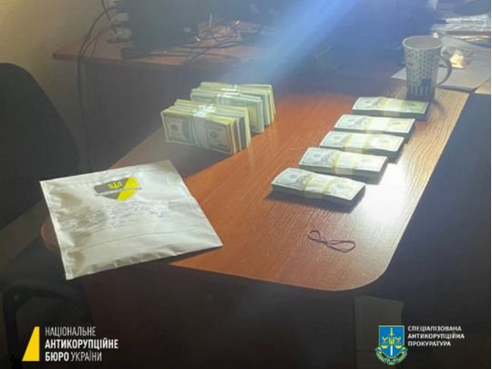 Прокурорів з Офісу генпрокурора спіймали на хабарі 170 тисяч доларів