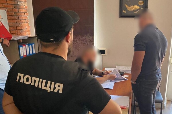 Чиновницу сельсовета в Одесской области подозревают в хищении средств с ремонта школьного укрытия
