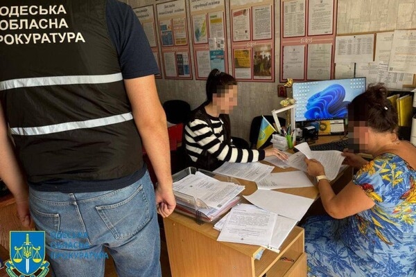 Чиновницу сельсовета в Одесской области подозревают в хищении средств с ремонта школьного укрытия
