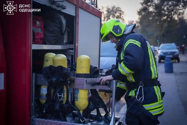 В центре Одессы вспыхнул пожар в квартире: подробности