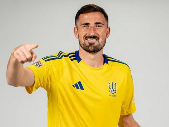 Машина футболіста збірної України згоріла під час ранкової ракетної атаки по Києву (фото)