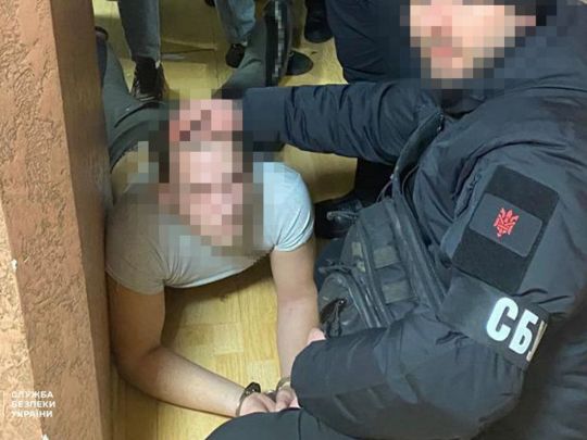 «Полювали» за релейними шафами Укрзалізниці та авто бійців ЗСУ: затримано дві групи підпалювачів