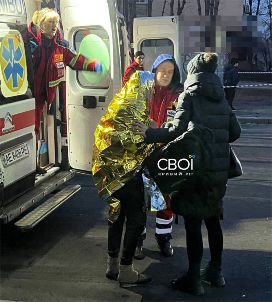 Прямий «приліт» балістики у Кривому Розі: ворог вдарив по житловому будинку
