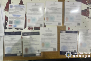 "Морские" документы для бегства за границу: в Одесской области разоблачили переправщиц военнообязанных