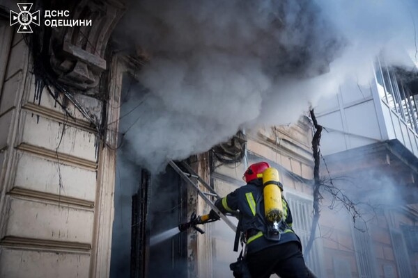 В центре Одессы произошел пожар в квартире на Базарной: есть пострадавший