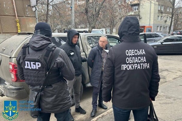 Выдавали охотничьи удостоверения за деньги: в Одессе руководство лесного управления разоблачили в коррупции