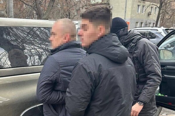 Выдавали охотничьи удостоверения за деньги: в Одессе руководство лесного управления разоблачили в коррупции