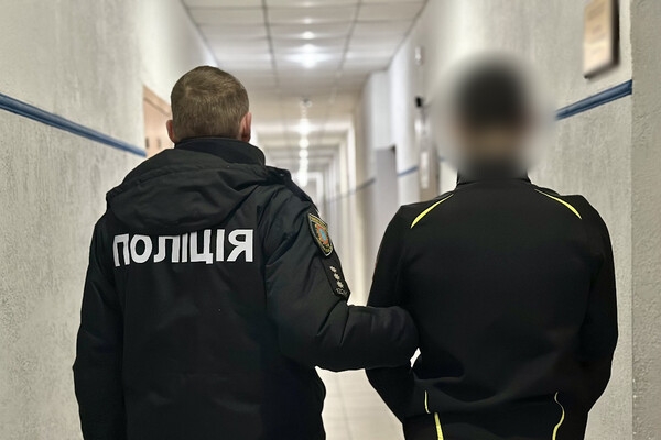 В Одессе задержали подозреваемого в поджоге автомобилей в паркинге в Аркадии